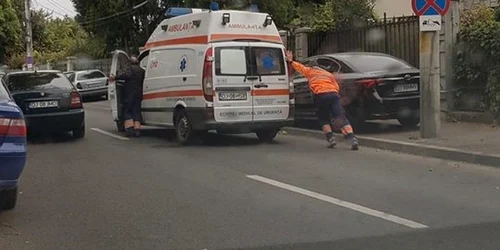 ambulanţă stricată