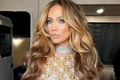 J Lo, cea mai noua celebritate care a incercat tunsoarea lup  Sursa foto Instagram chrisappleton 1 jpg