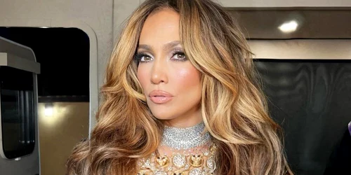 J Lo, cea mai noua celebritate care a incercat tunsoarea lup  Sursa foto Instagram chrisappleton 1 jpg