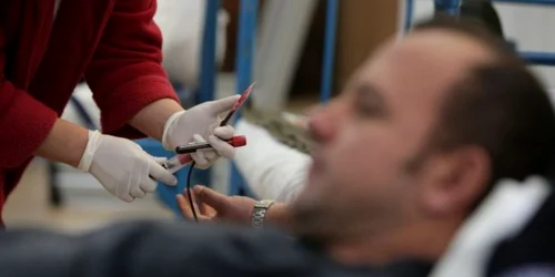 Plutonierul susţine că donează de câteva ori pe an sânge 