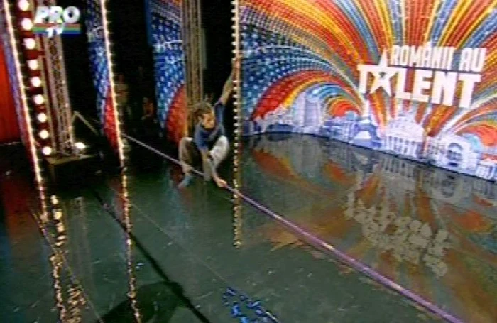 Demonstraţie de slacklining (Foto: captură video Pro TV)