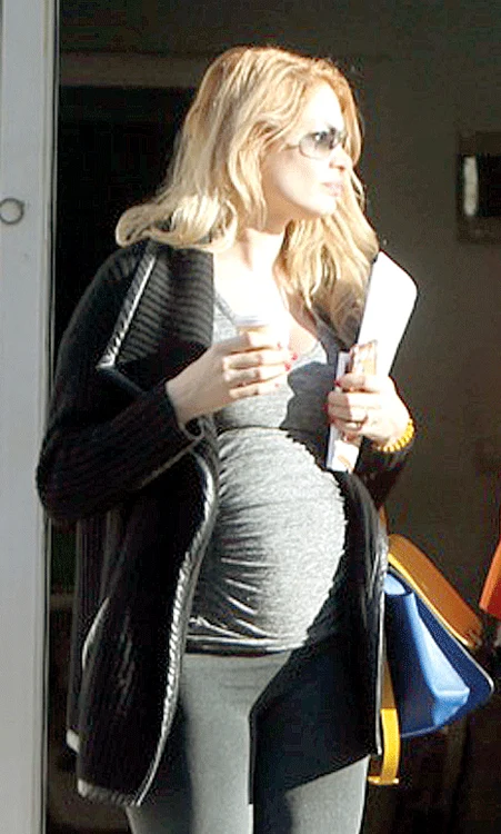 Valentina Pelinel arată impecabil pentru o gravidă în luna a opta