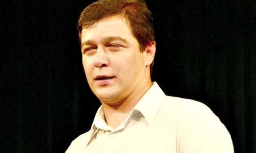 Afaceristul a început  «curăţenia» cu soţia lui jpeg