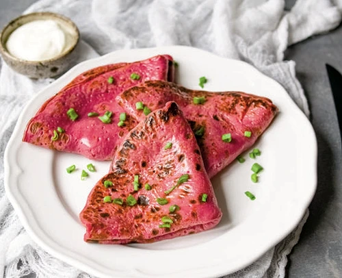 clatite cu sfeclaa rosie si crema de branza jpg