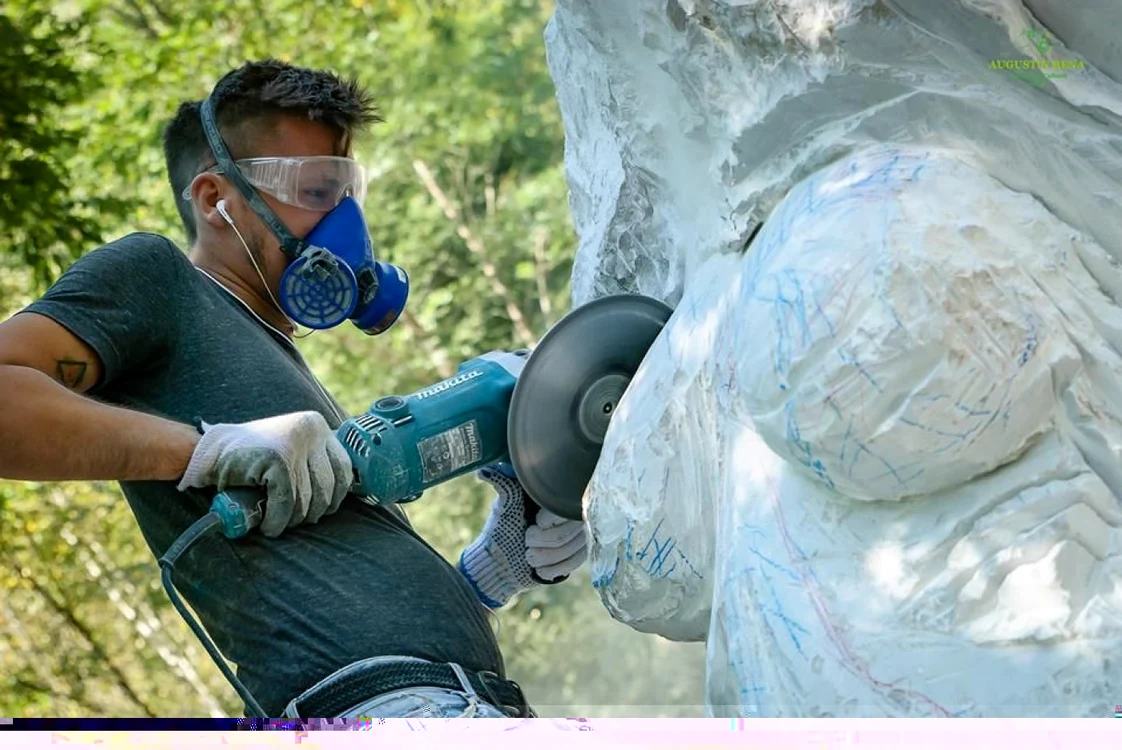 Artiştii au început să dea forme viitoarelor sculpturi ce vor reprezenta iubirea