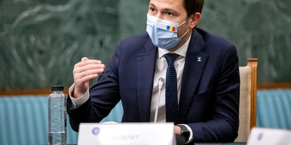 Robert Sighiartau Facebook 