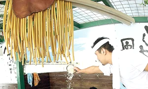  Ingredientele se pun  în timp ce oamenii  se bălăcesc la  temperatura de  37 de grade C jpeg