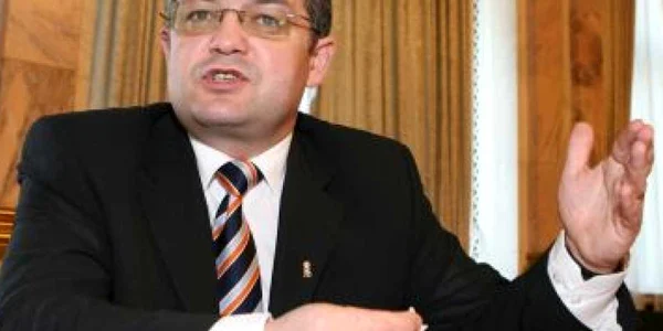 Boc: "până luni să avem estimările privind absorbţia fondurilor UE în 2010, pentru a finaliza bugetul"