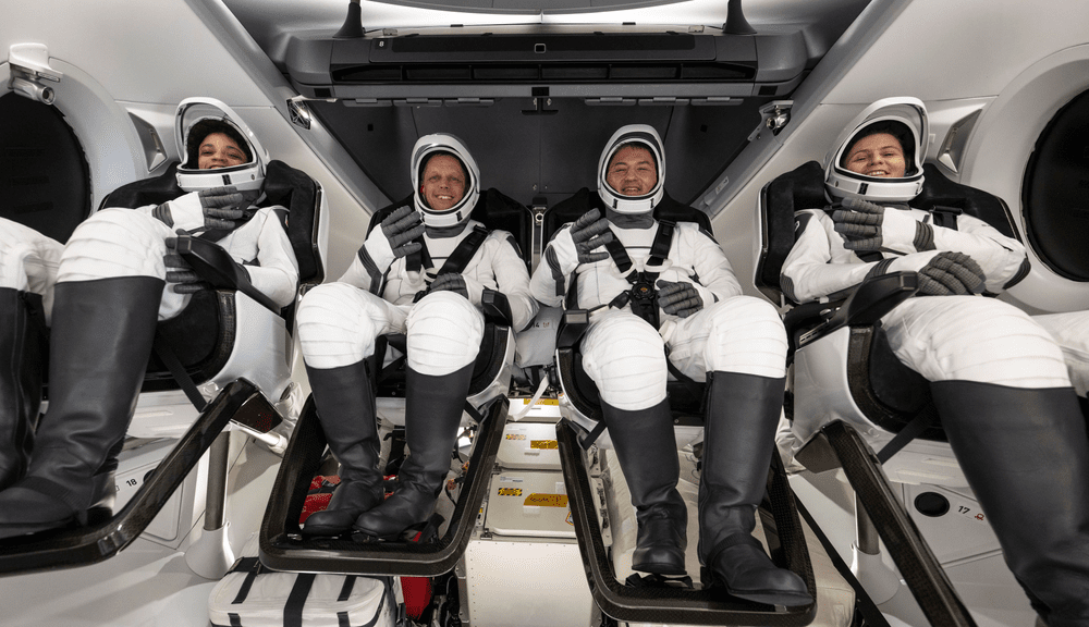 Patru astronauţi au revenit pe Terra de pe ISS la bordul unei capsule Crew Dragon VIDEO