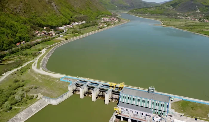 Valea Oltului pe unde va trece Autostrada Sibiu Pitești în zona Cornetu Vâlcea Foto Daciana Stoica jpg