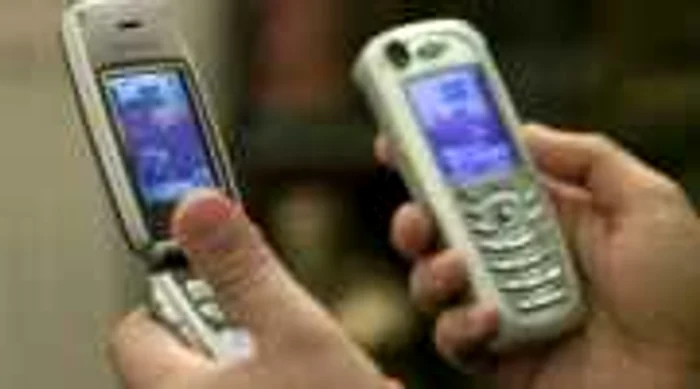 Escrocii profită de naivitatea celor care le răspund la telefon. FOTOArhivă.