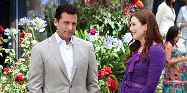 Steve Carell şi Julianne Moore, în filmul „A naibii dragoste“