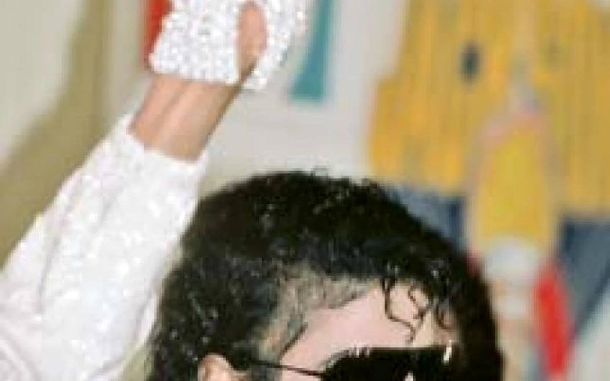 Michael Jackson, în 1984, purtând celebra mănuşă cu cristale Swarovski p Foto: Photoland/Corbis Image