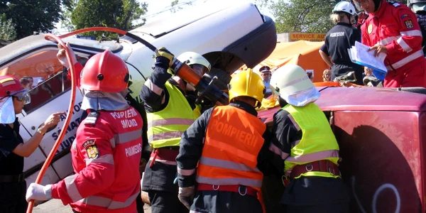 Astăzi are loc un cros la care participă sute de membri ai echipajelor de salvare
