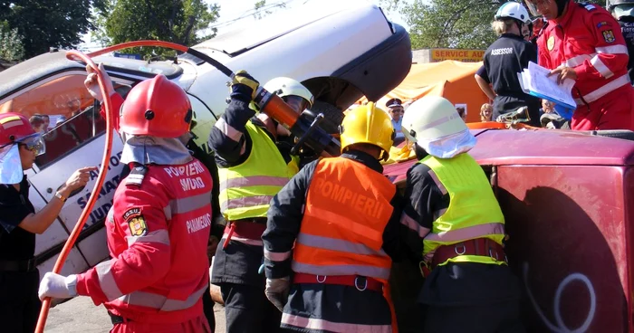 Astăzi are loc un cros la care participă sute de membri ai echipajelor de salvare
