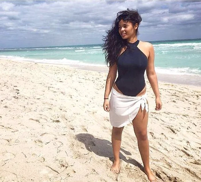 Rmarni Eliss, la plajă