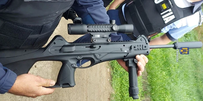 Arma folosită pentru rănirea câinelui FOTO IPJ Alba