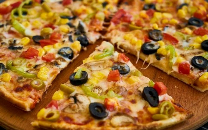 
    Pizza fără carne poate fi la fel de delicioasă ca una normalăFOTO: adevarul.ro  