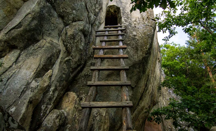 Așezările rupestre din Munții Buzăului  Foto Geoparcul Ținutul Buzăului 