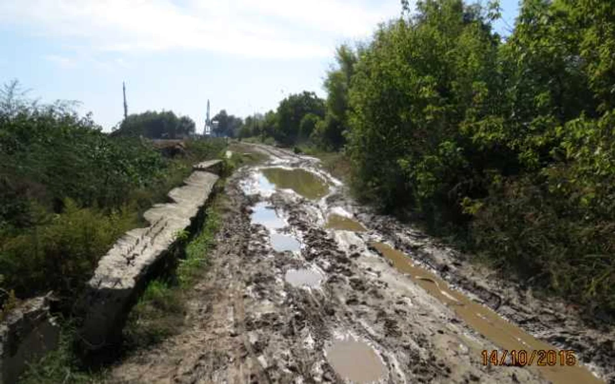 Aşa arată fostul aliniament al digului în yilele ploioase   FOTO adevarul.ro