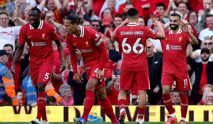 Mohamed Salah (dreapta), cel mai bun jucător din Premier League (FOTO: EPA)