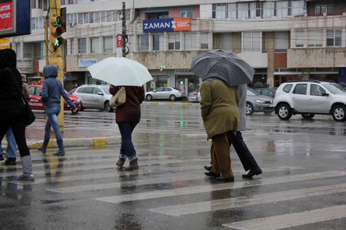 În următoarele două zile aria precipitațiilor se va restrânge foto: Click!