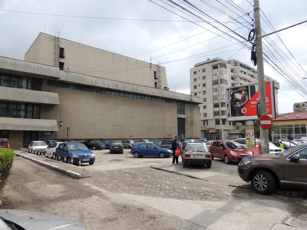 Parcarea va fi amenajată în spatele Casei de Cultură a Sindicatelor. FOTO Adevărul Ploieşti