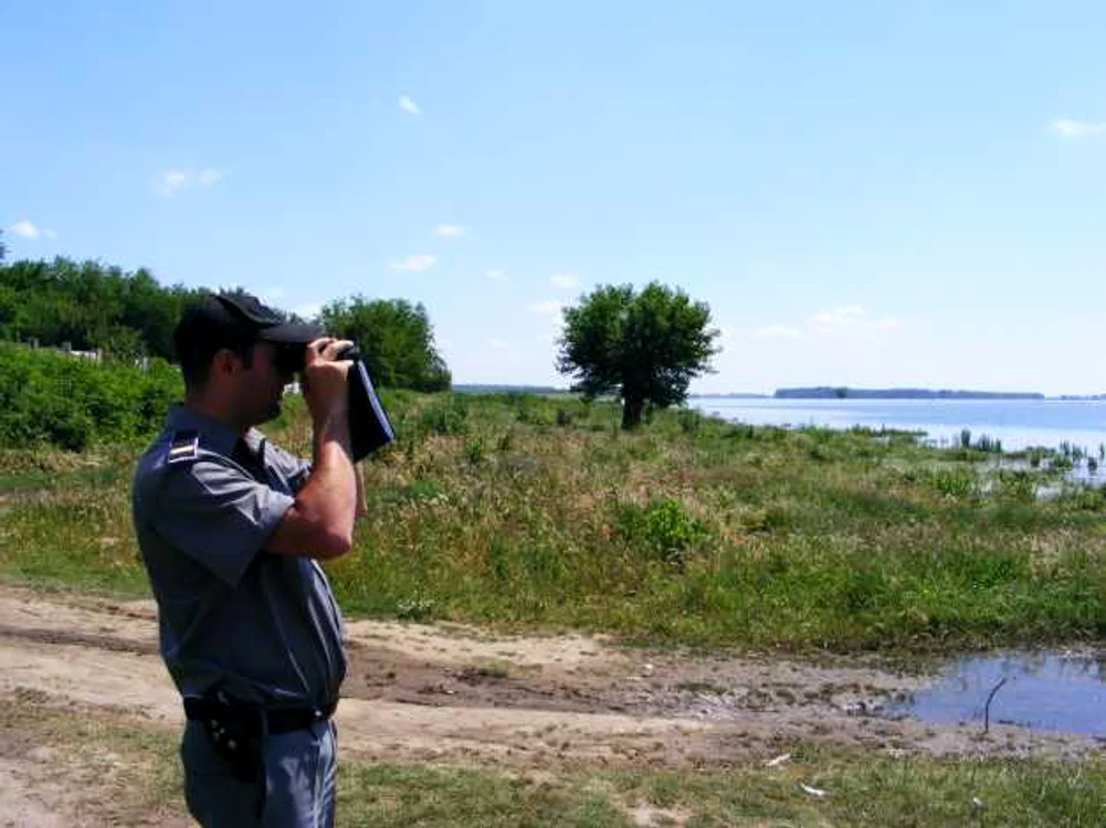 Cetăţeanul ucrainean a trecut ilegal înot Dunărea pentru a munci în România     FOTO Arhiva
