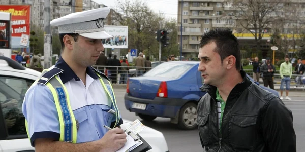 politist rutier amendeaza un sofer foto click