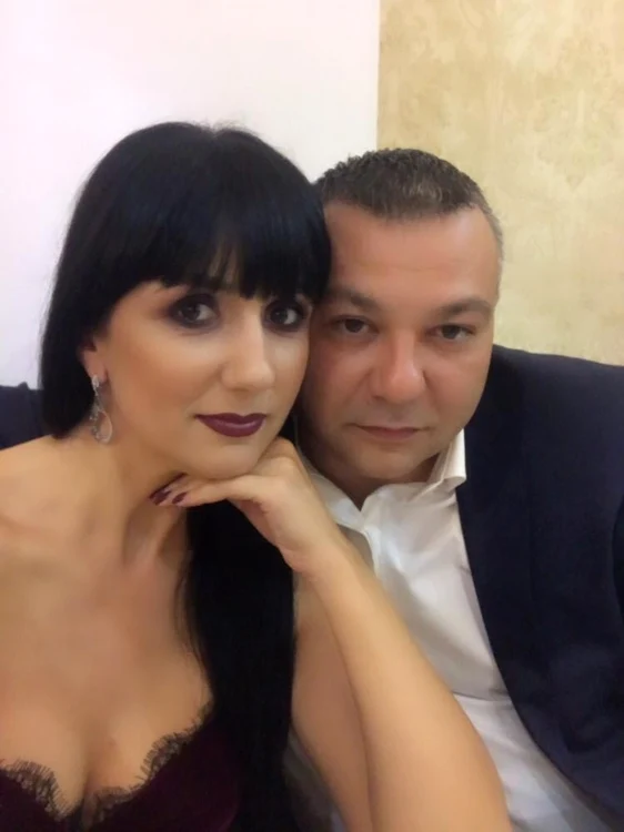 Directorul Marius Cernat şi-a închis astăzi contul de Facebook acolo unde se prezenta ca fiind căsătorit şi posta fotografii de cuplu  FOTO Facebook