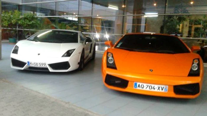 Mașinile de lux au întors toate privirile