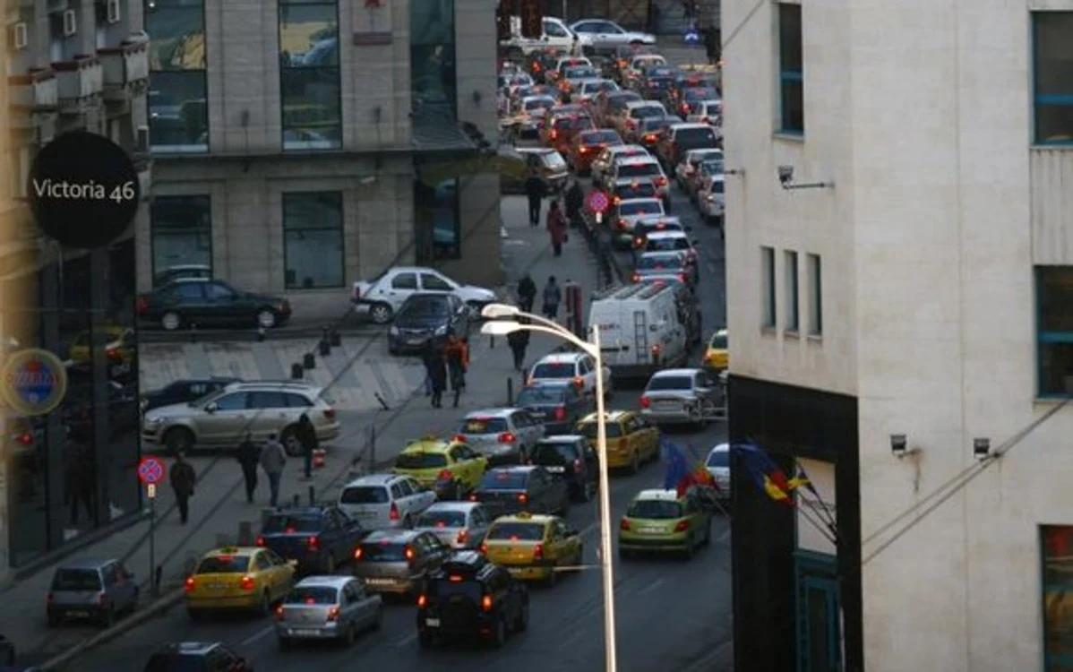 
    Traficul în București este îngreunat  