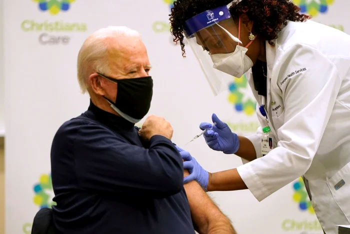 
    Joe Biden a primit prima doză de vaccin împotriva Covid-19foto: Getty Images  