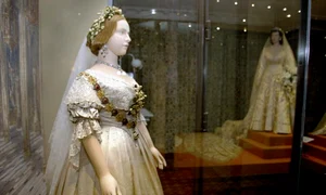 Rochia Reginei Victoria a fost expusă la Palatul Kensington din Londra jpeg