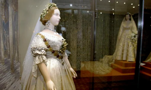 Rochia Reginei Victoria a fost expusă la Palatul Kensington din Londra jpeg