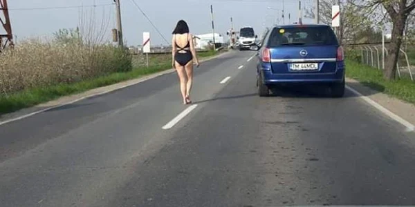 Femeie în dres de baie lângă Timişoara