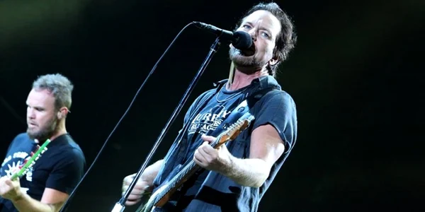 solistul Pearl Jam  Eddie Vedder FOTO News