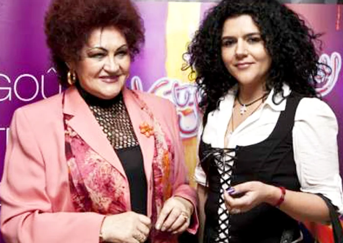 Elena Merișoreanu și fiica ei cea mică, Ralucacaptură: YouTube