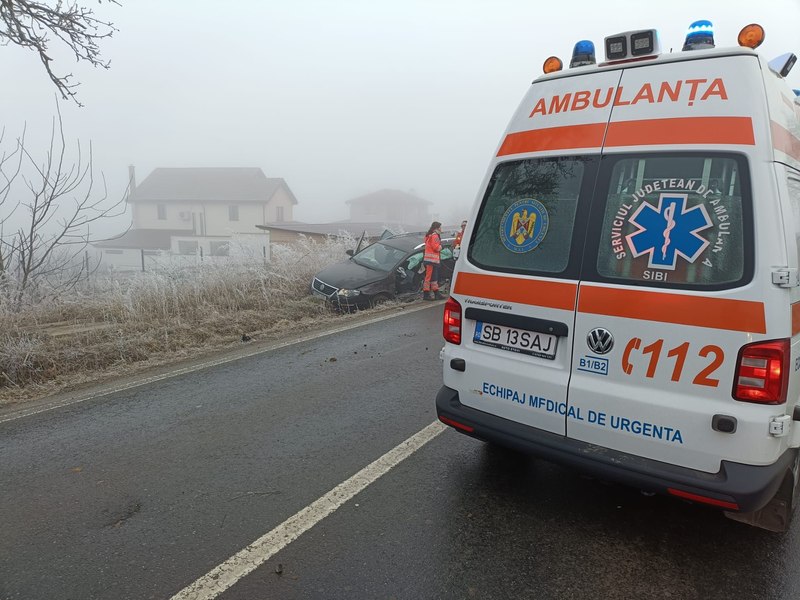 Accident mortal lângă Sibiu. O fetiță de 6 ani a fost proiectată din mașină pe carosabil