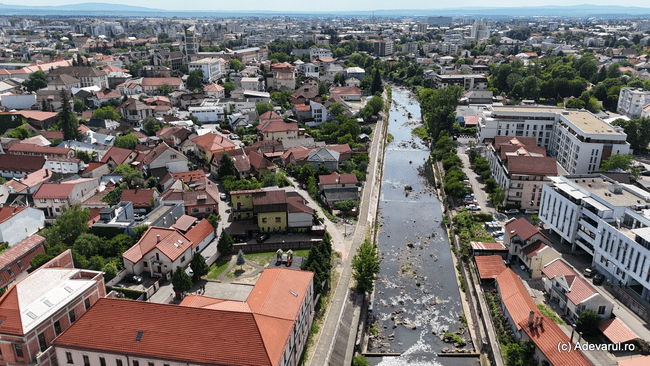 De la „râul mort” al celui mai poluat oraș din Europa anilor '90, la bărcuțe și pontoane. Secretele întunecate ale Săsarului