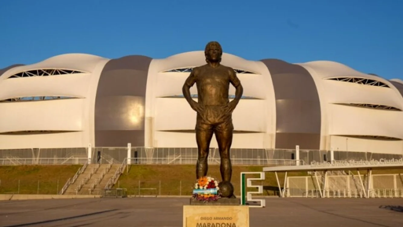 Diego Armando Maradona are statuie la mare înălțime FOTO Facebook