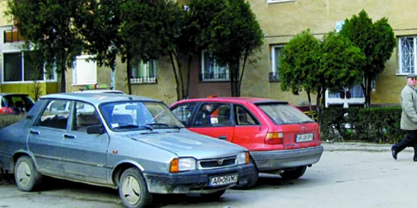 Locurile de staţionare din cartierul Aurel Vlaicu vor fi scoase la mezat cu un preţ de pornire de 10 lei