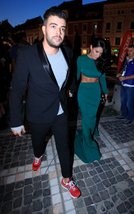 Speak, foarte mândru la braţul Adelinei