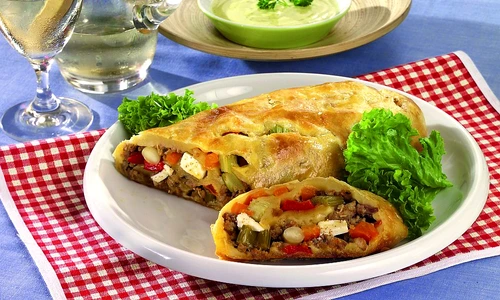 placinta cu legume si carne jpeg