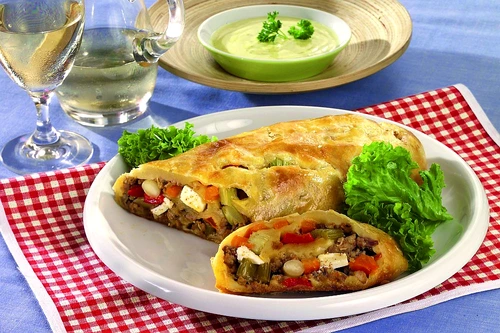 placinta cu legume si carne jpeg