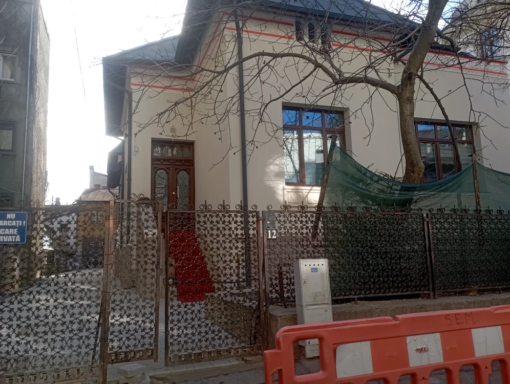 Ionuţ Dolănescu a moştenit  vila de 685.000 de euro  din strada Caimatei, pe care a şi renovat-o