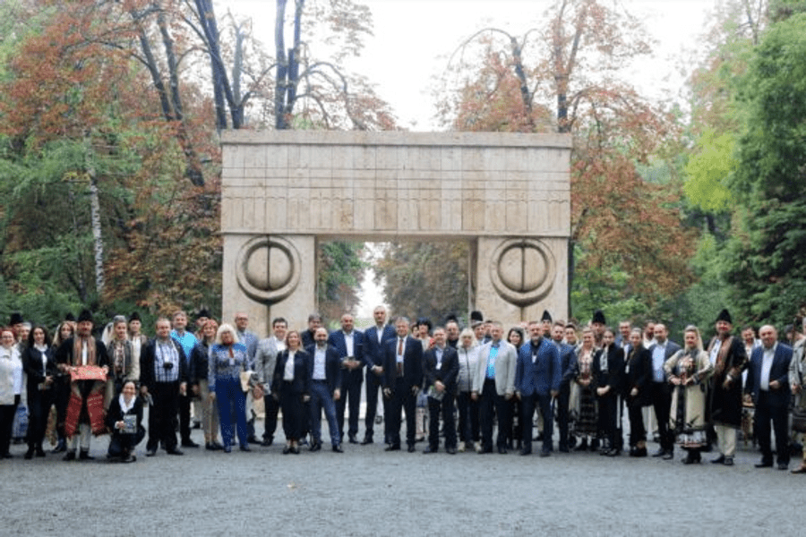 Două rute turistice naționale, lansate de Ziua Mondială a Turismului. Este celebrată la 27 septembrie  