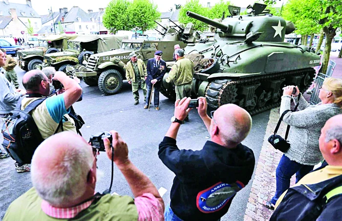 Aproximativ 1.000 de veterani participă la ceremoniile dedicate Zilei Z. FOTO Reuters