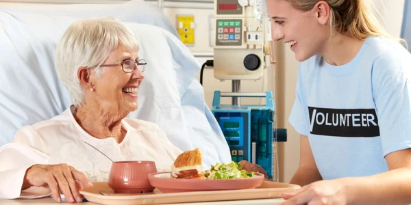 Voluntar la spital Shutterstock
