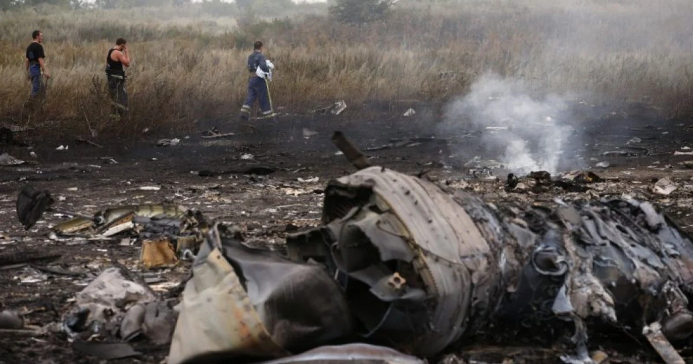 Pe 17 iulie 2014, 298 de persoane au murit după prăbuşirea unui avion Boeing 777, al companiei Malaysia Airlines, doborât de o rachetă în yona separatistă Donbas